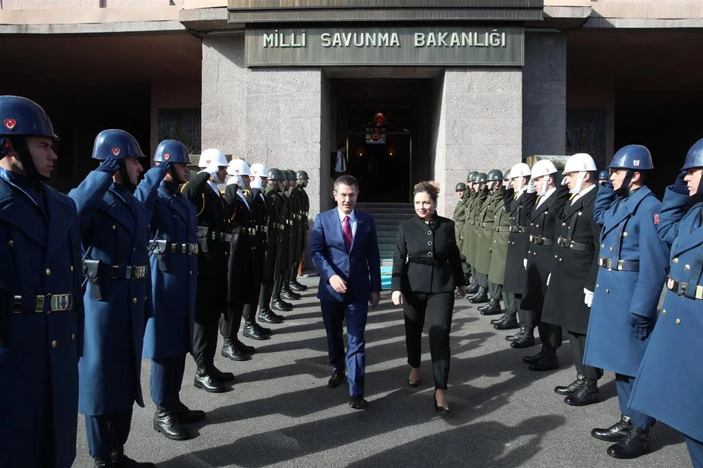 Παραδίδουν τα δύο αεροδρόμια, Αυλώνας και Κούτσοβας, οι Αλβανοί για μεταστάθμευση τουρκικών F-16 – Η Αλβανίδα ΥΠΑΜ στην Αγκυρα για αγορά όπλων